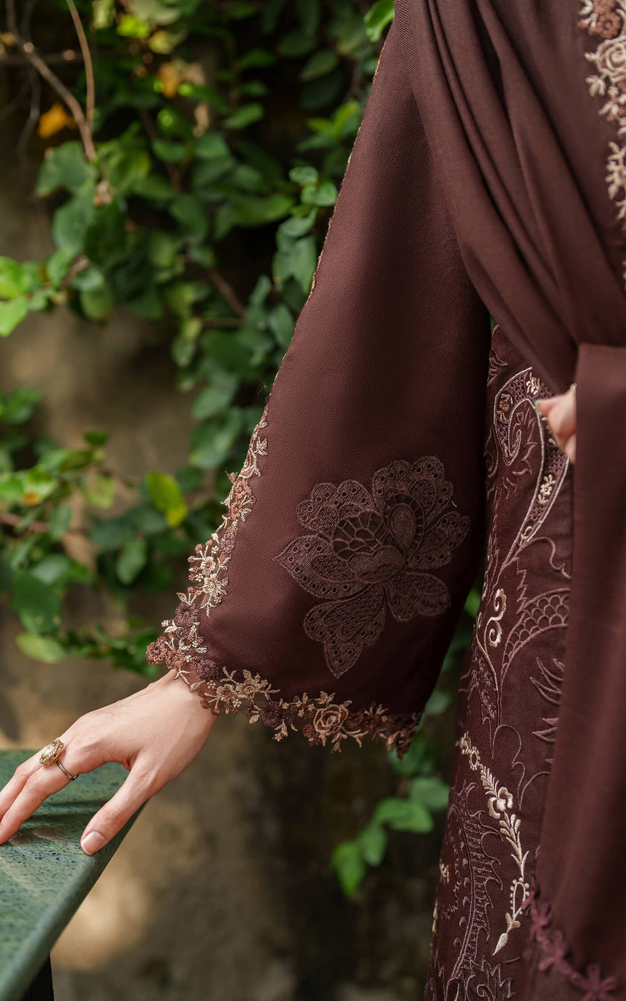 Asifa & Nabeel Pashmina Luxe Unstitched Embroidered 3Pc Suit LWC25-10 Aima