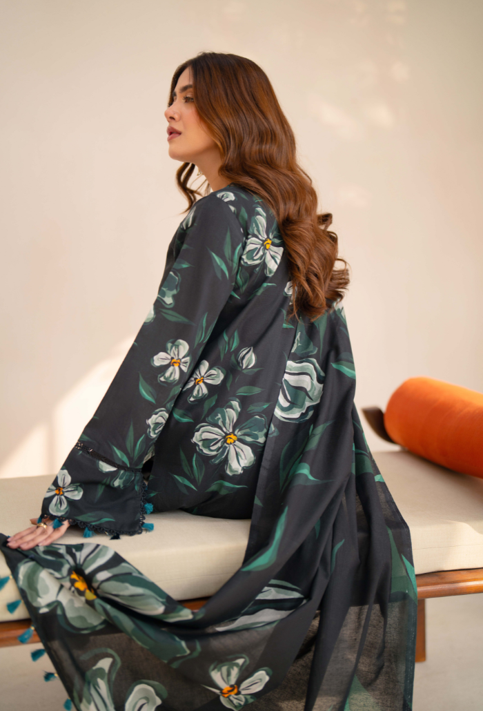 Humdum La vie Printed Khaddar Unstitched 3Pc Suit D-01