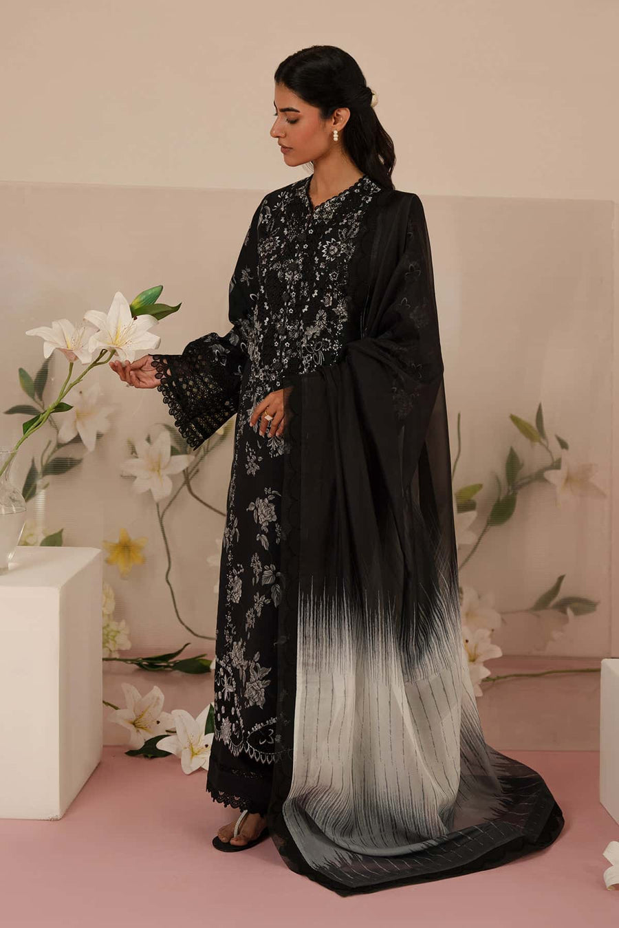 Afrozeh Floral Charm Embroidered Lawn Unstitched 3Pc Suit AL-25-V5-07 Lupine