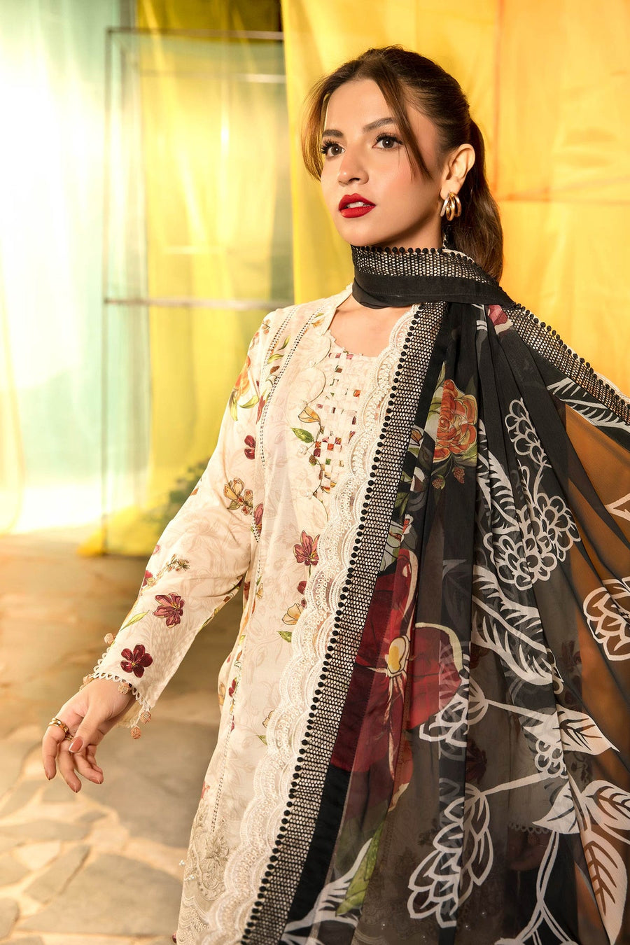 Maria.B M.Basics Embroidered Lawn Unstitched 3Pc Suit MB-CUS25-702B