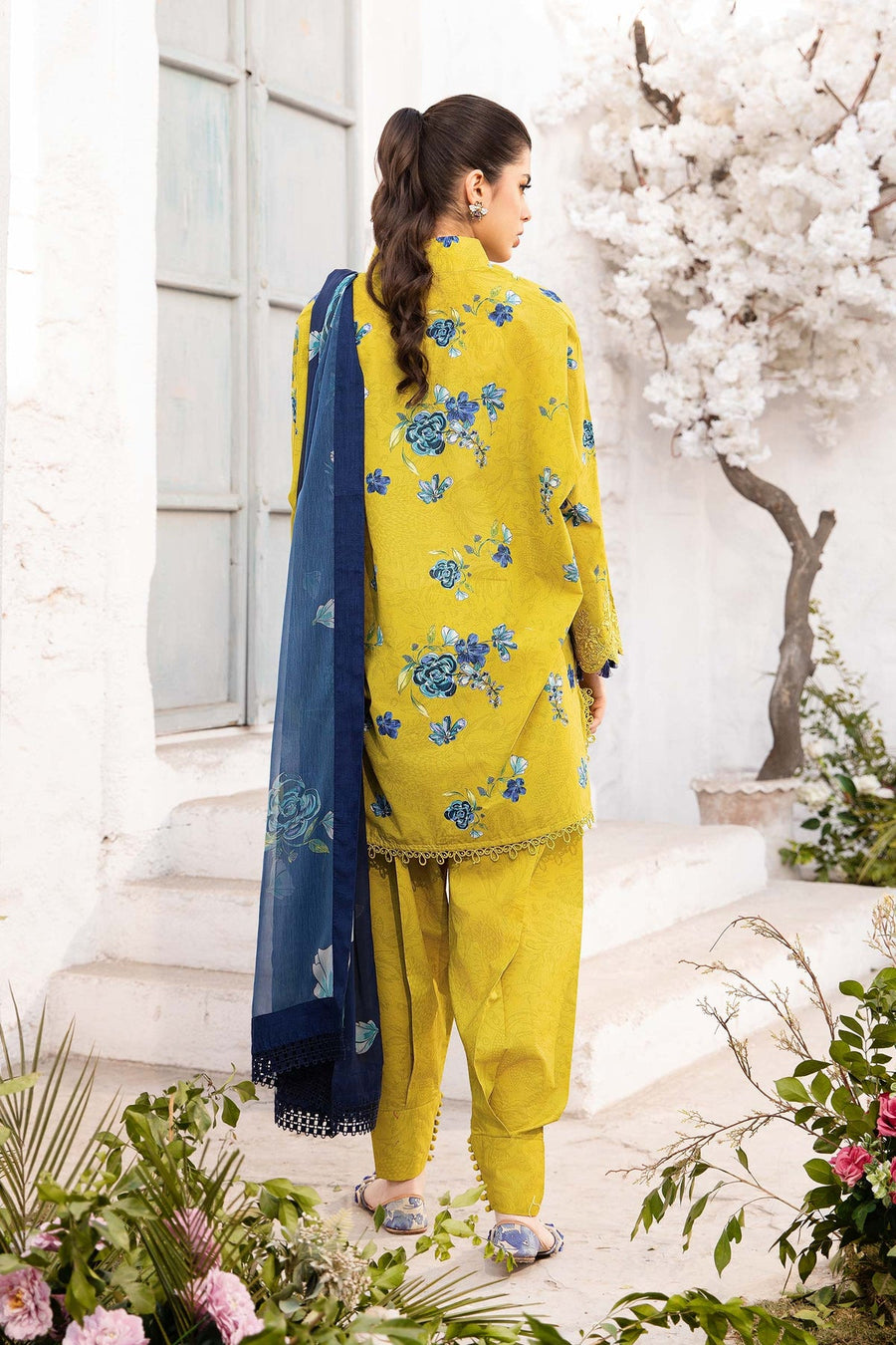Maria.B M.Basics Embroidered Lawn Unstitched 3Pc Suit MB-CUS25-702A