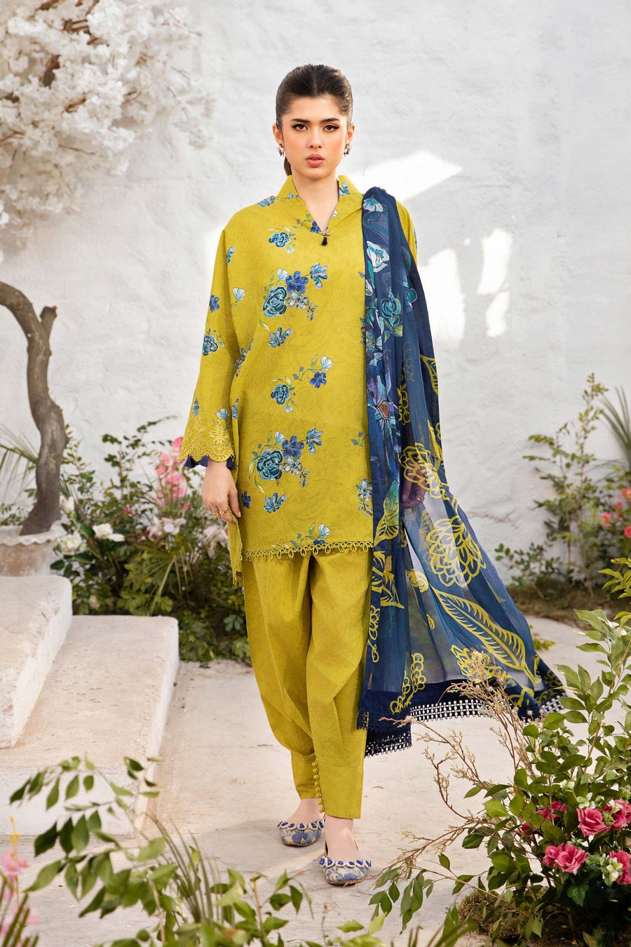 Maria.B M.Basics Embroidered Lawn Unstitched 3Pc Suit MB-CUS25-702A