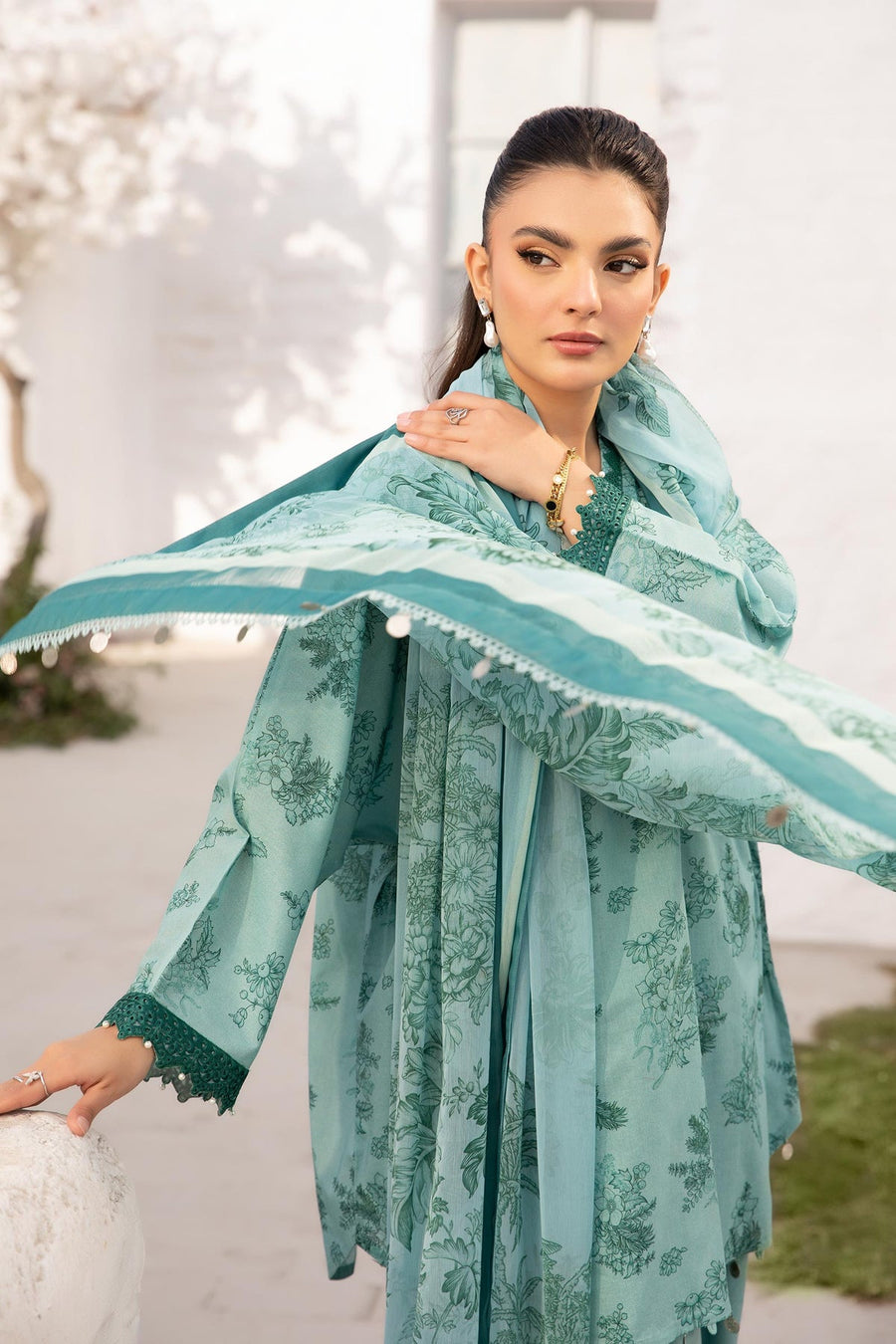 Maria.B M.Basics Embroidered Lawn Unstitched 3Pc Suit MB-CUS25-708B