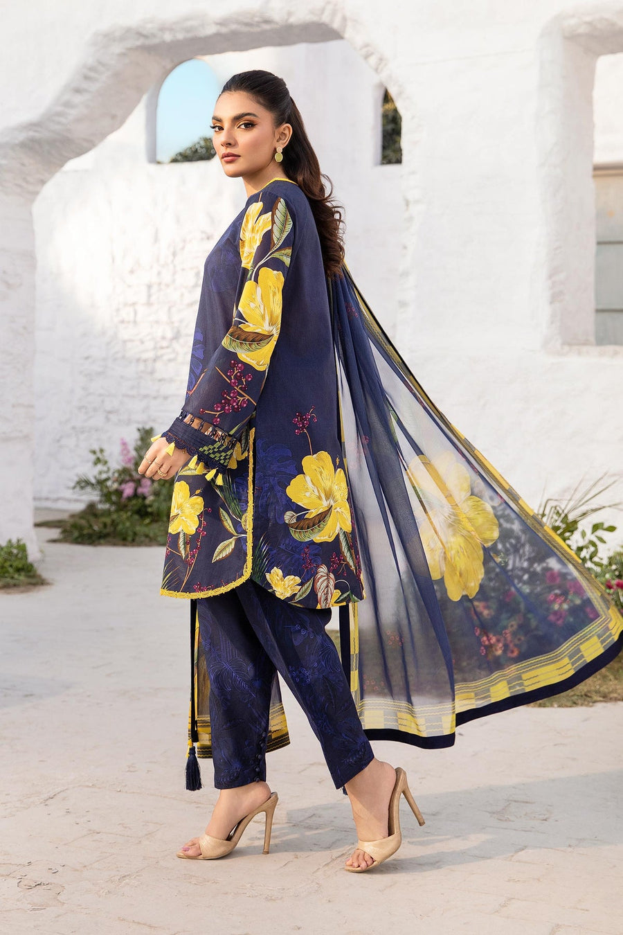 Maria.B M.Basics Embroidered Lawn Unstitched 3Pc Suit MB-CUS25-710B
