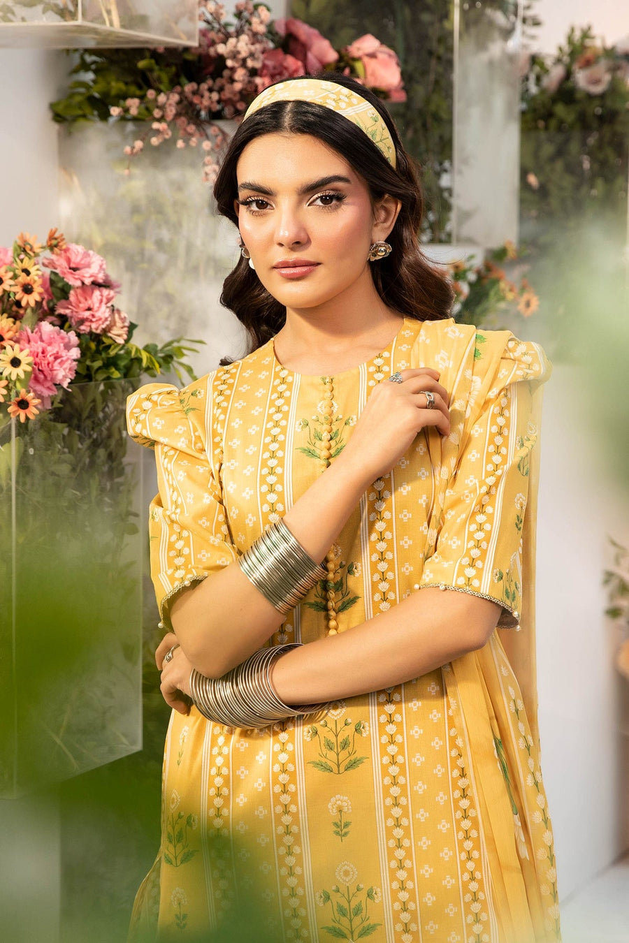 Maria.B M.Basics Embroidered Lawn Unstitched 3Pc Suit MB-CUS25-711A