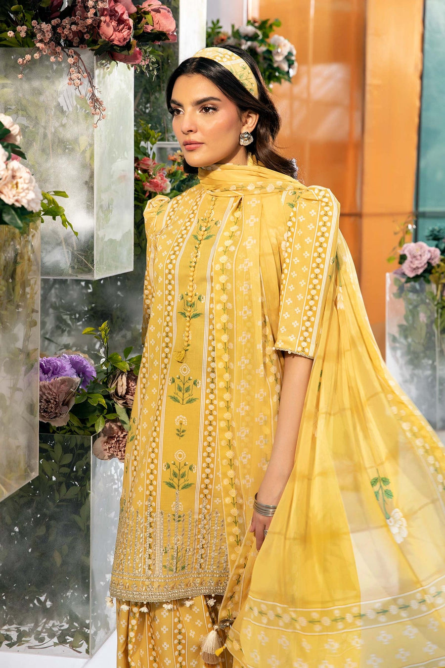 Maria.B M.Basics Embroidered Lawn Unstitched 3Pc Suit MB-CUS25-711A