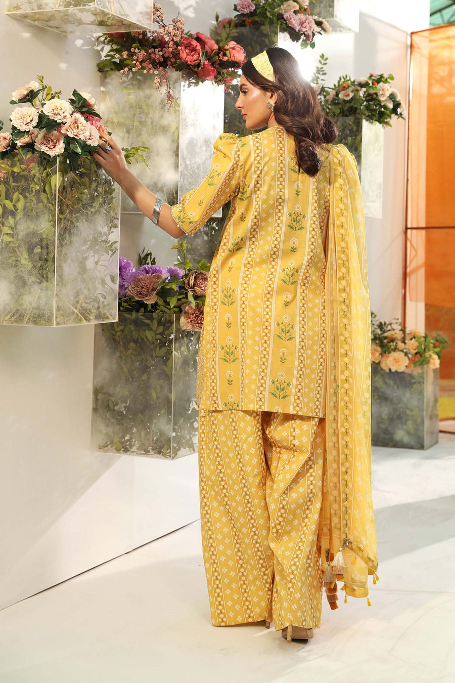 Maria.B M.Basics Embroidered Lawn Unstitched 3Pc Suit MB-CUS25-711A
