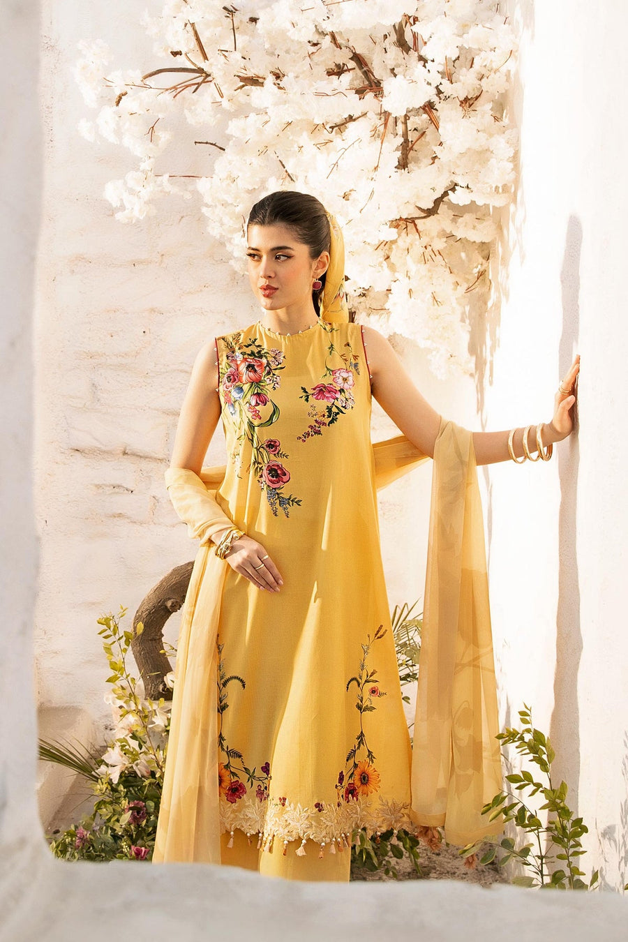 Maria.B M.Basics Embroidered Lawn Unstitched 3Pc Suit MB-CUS25-712A