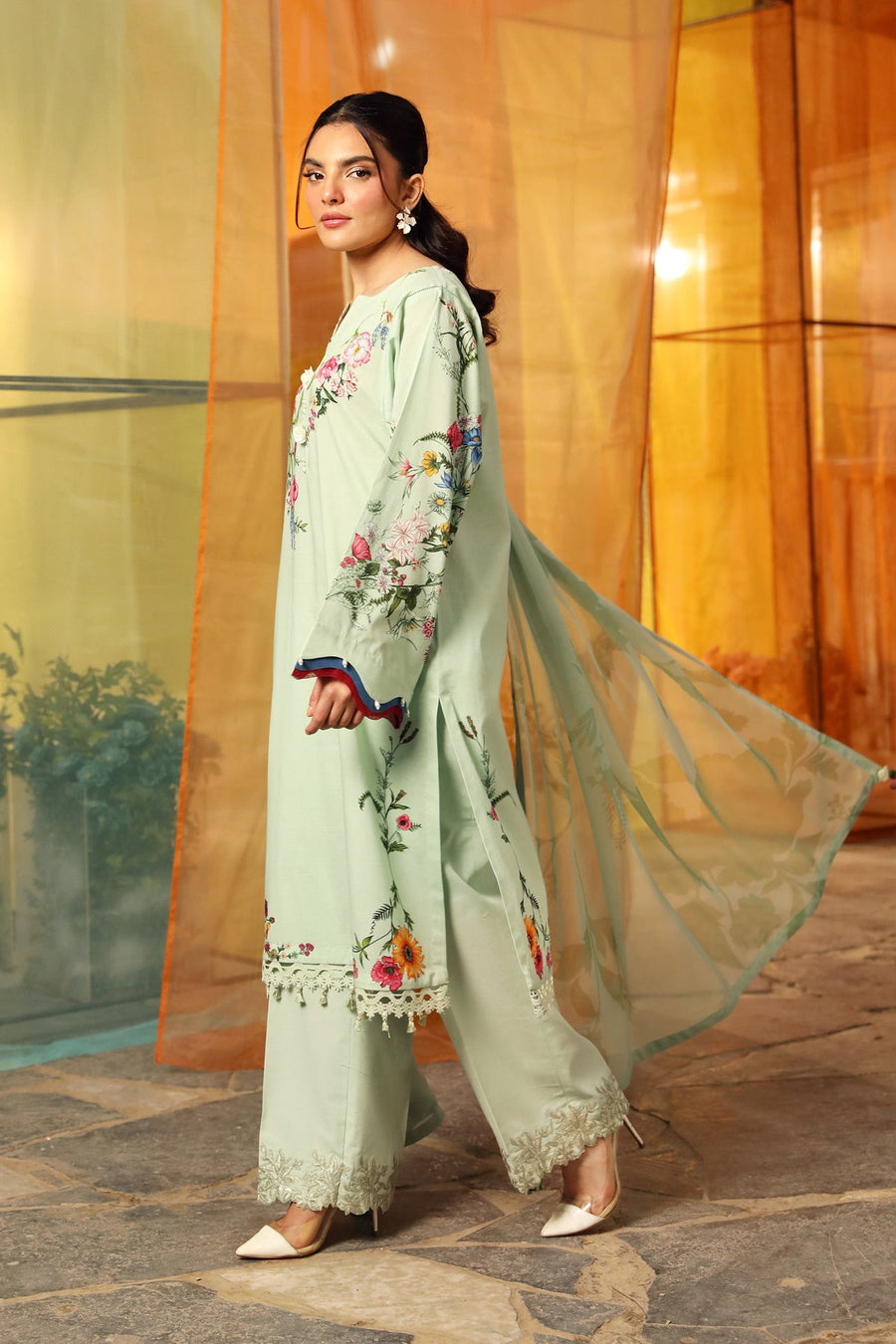 Maria.B M.Basics Embroidered Lawn Unstitched 3Pc Suit MB-CUS25-712B