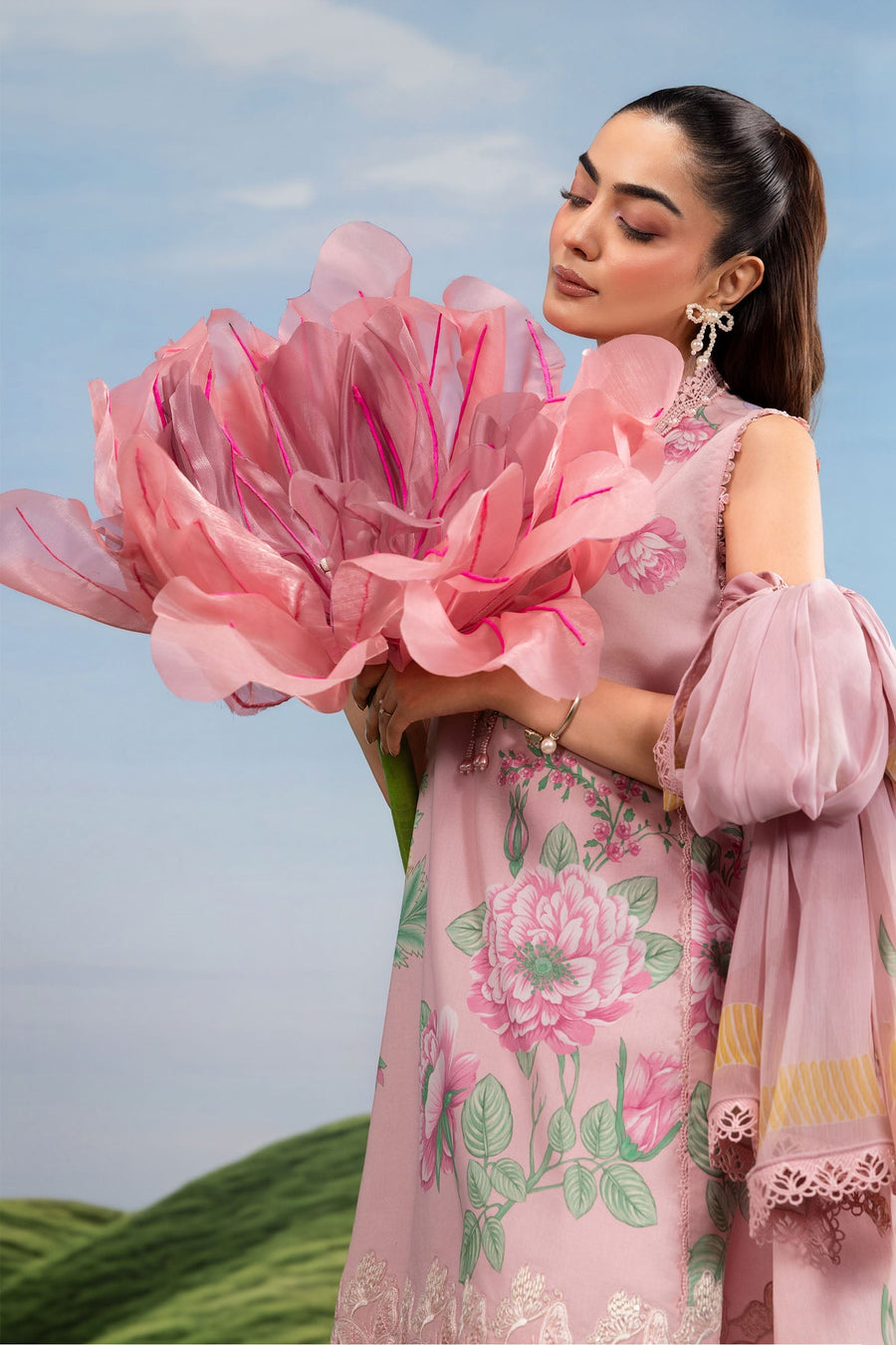 Maria.B M.Basics Embroidered Lawn Unstitched 3Pc Suit MB-CUSV14-04A