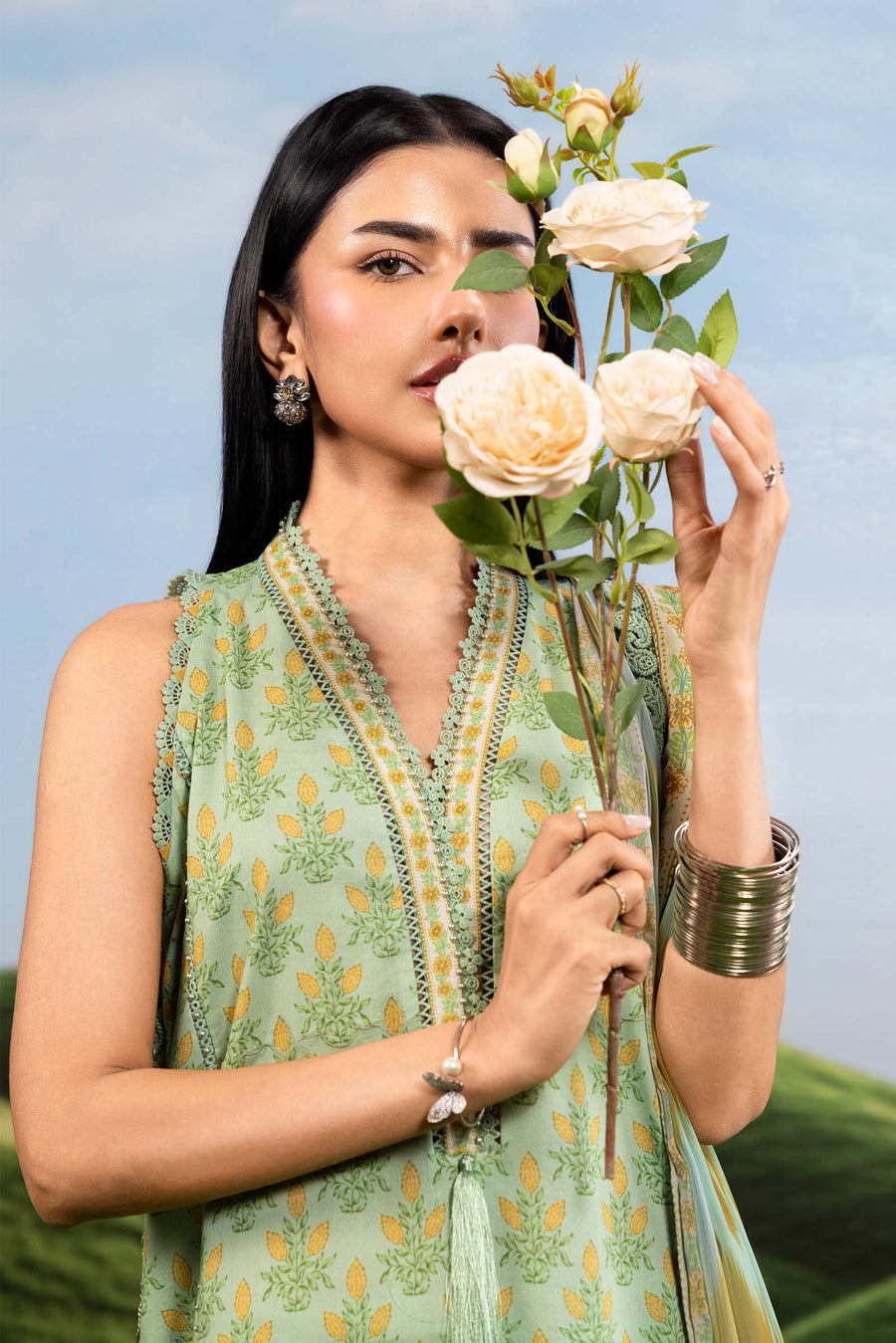 Maria.B M.Basics Embroidered Lawn Unstitched 3Pc Suit MB-CUSV14-12B