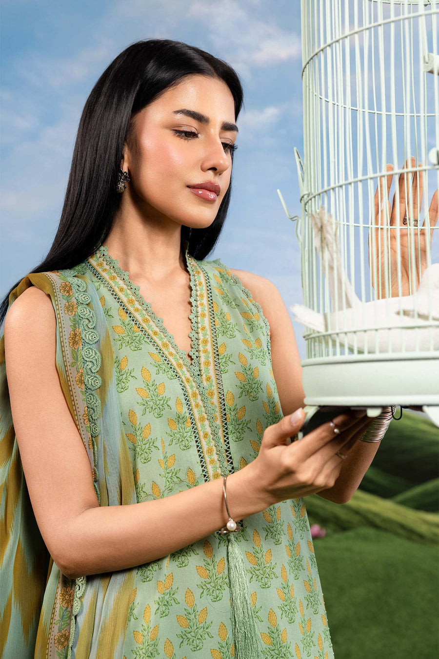 Maria.B M.Basics Embroidered Lawn Unstitched 3Pc Suit MB-CUSV14-12B