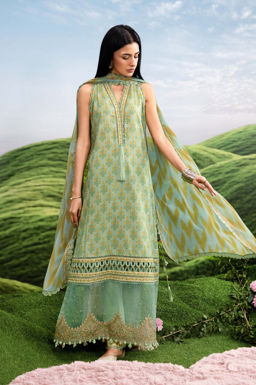 Maria.B M.Basics Embroidered Lawn Unstitched 3Pc Suit MB-CUSV14-12B
