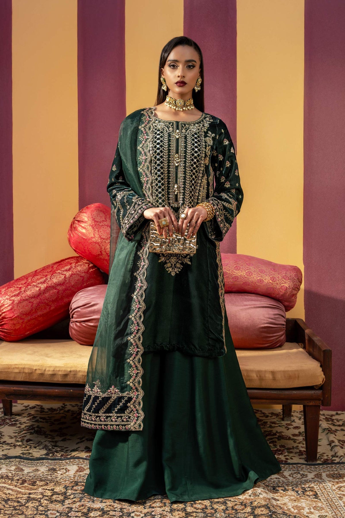 Maria.B M.Basics Festive Embroidered Velvet Unstitched 3Pc Suit MB-USW Maria.B M.Basics Festive Embroidered Velvet Unstitched 3Pc Suit MB-USW