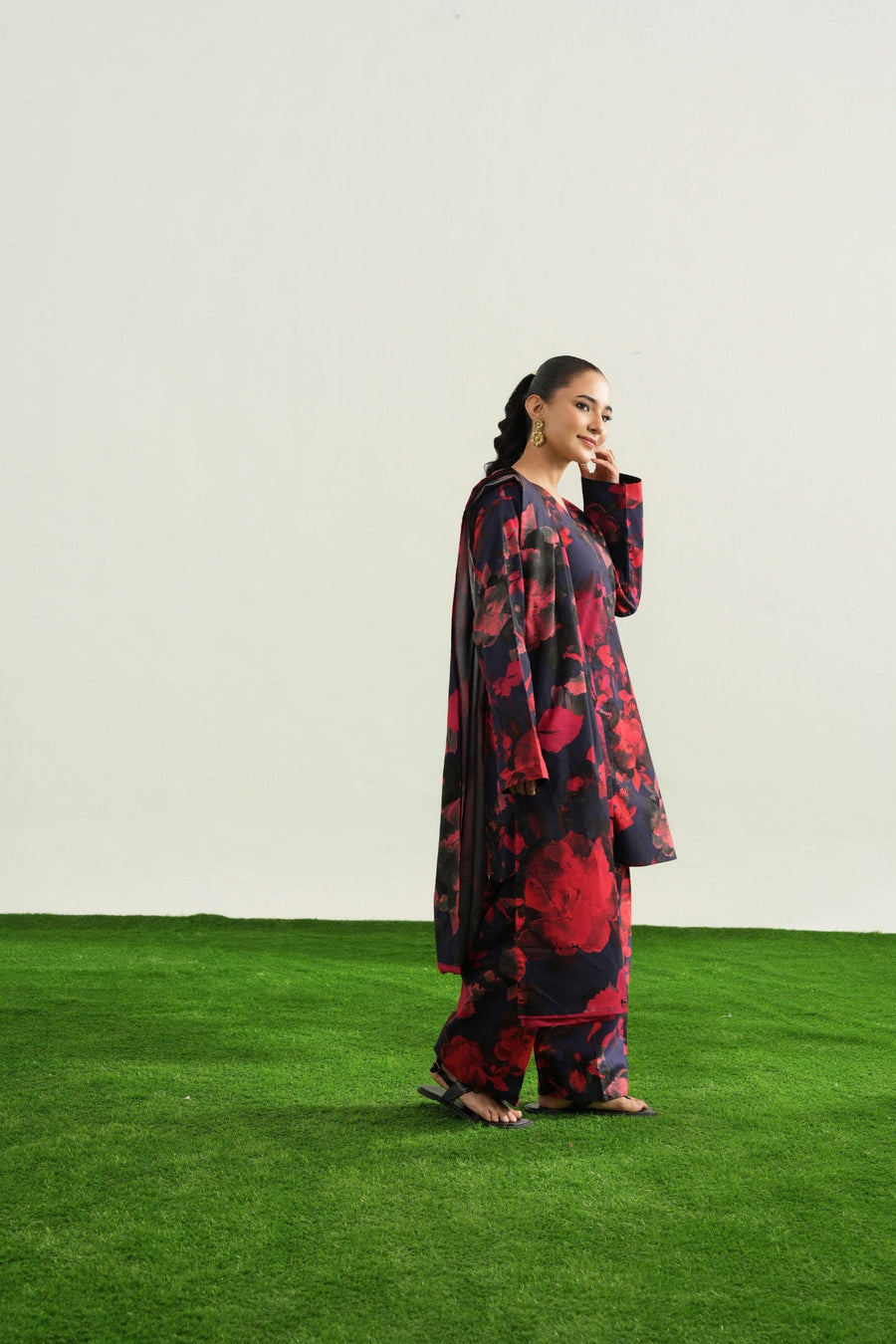 Feathers Dosti Digital Printed Khaddar Unstitched 3Pc Suit MORNEX-FT581