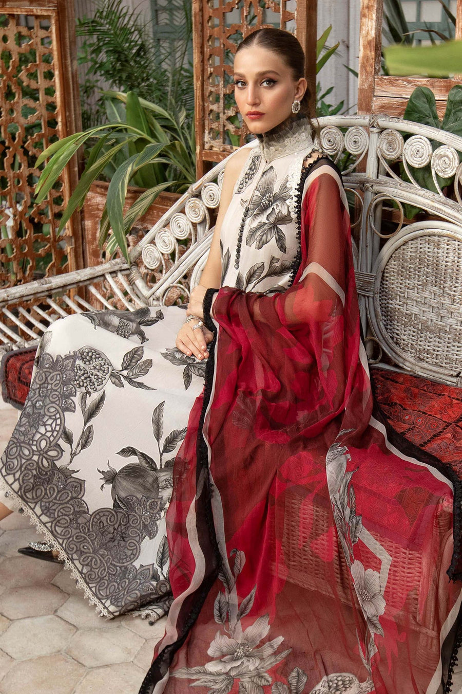 Maria.B M.Prints Unstitched Embroidered Lawn 3Pc Suit MPT-1803-A