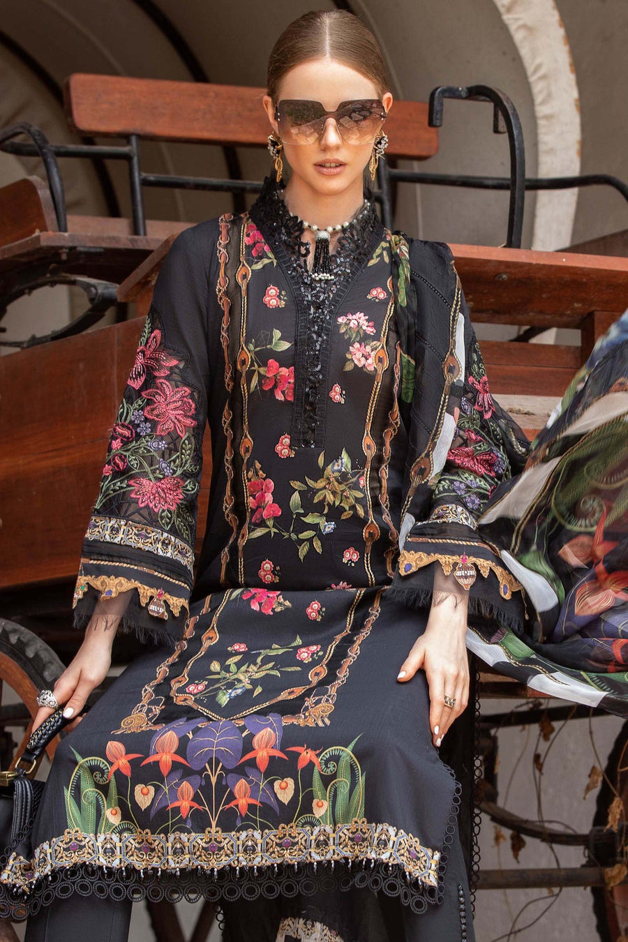 Maria.B M.Prints Unstitched Embroidered Lawn 3Pc Suit MPT-1806-B