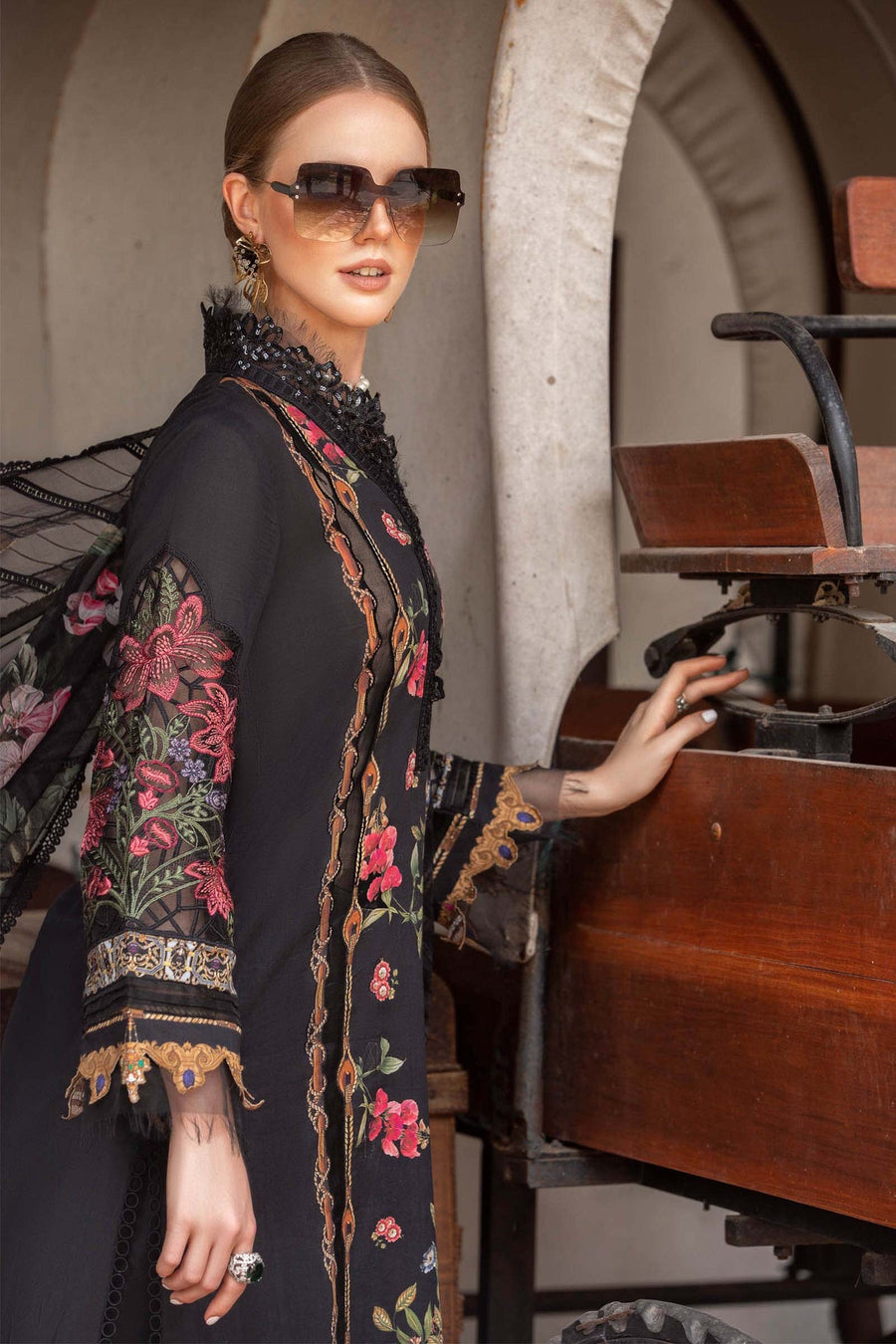 Maria.B M.Prints Unstitched Embroidered Lawn 3Pc Suit MPT-1806-B