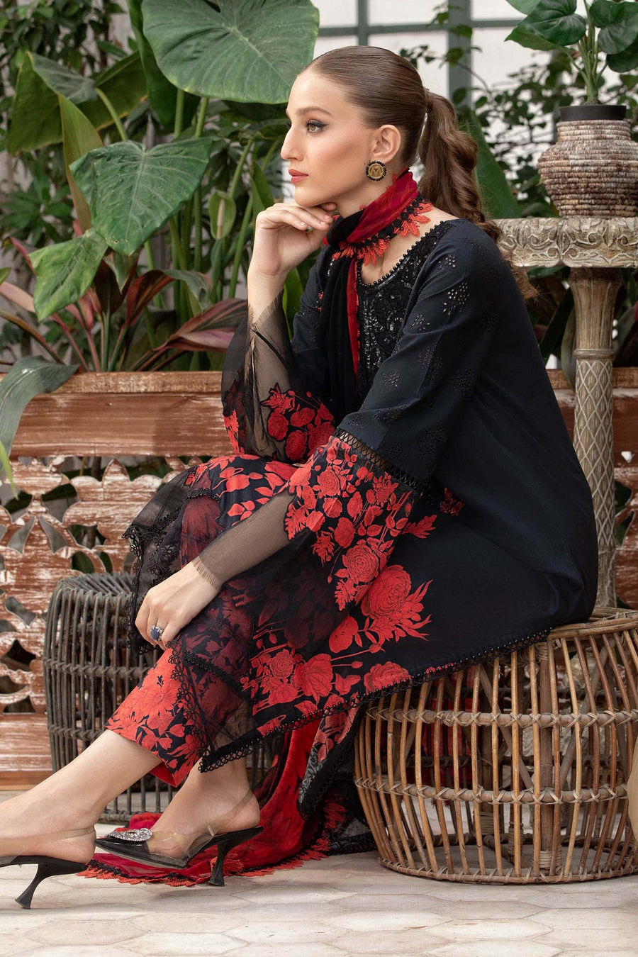 Maria.B M.Prints Unstitched Embroidered Lawn 3Pc Suit MPT-1809-B
