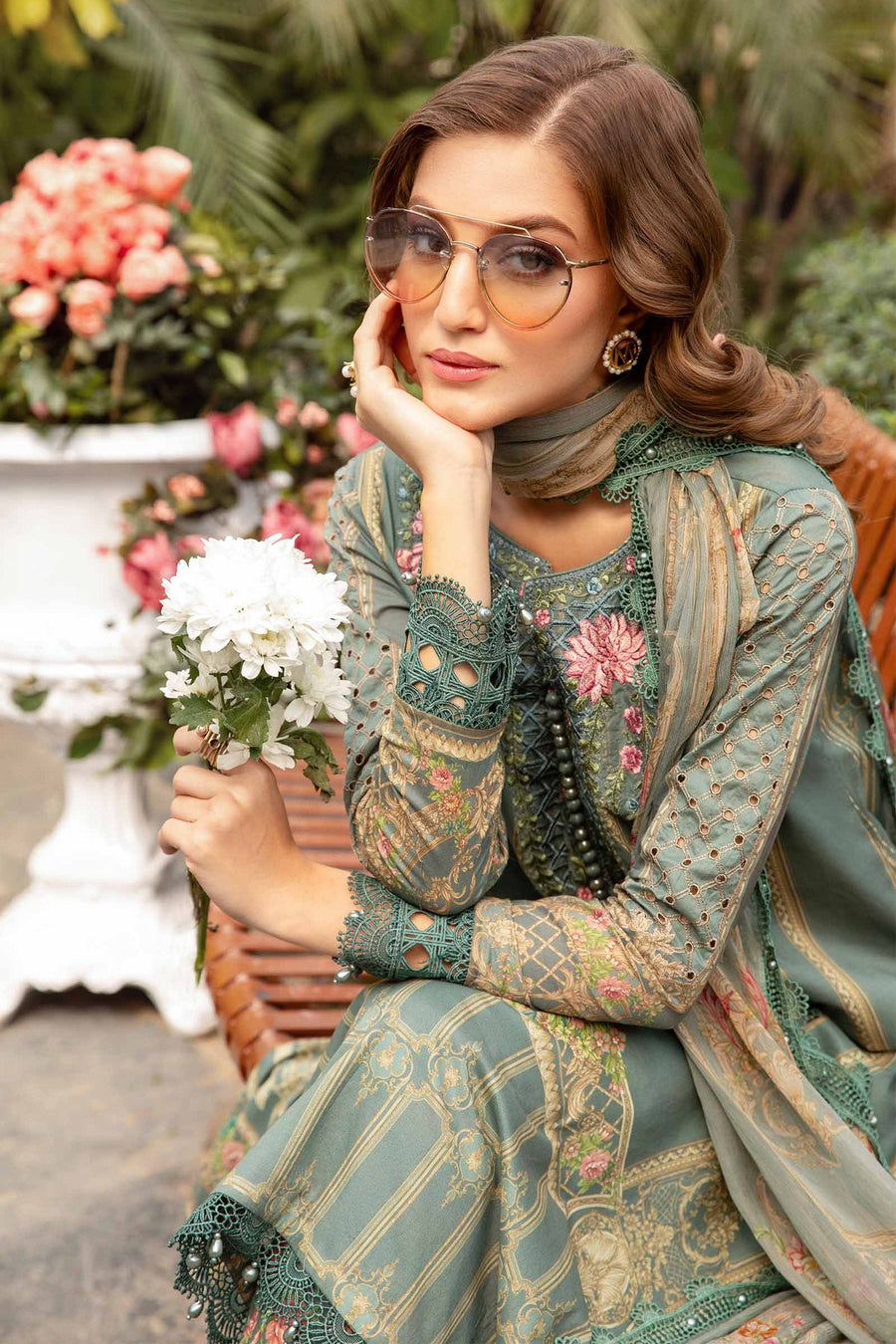 Maria.B M.Prints Unstitched Embroidered Lawn 3Pc Suit MPT-2104-B