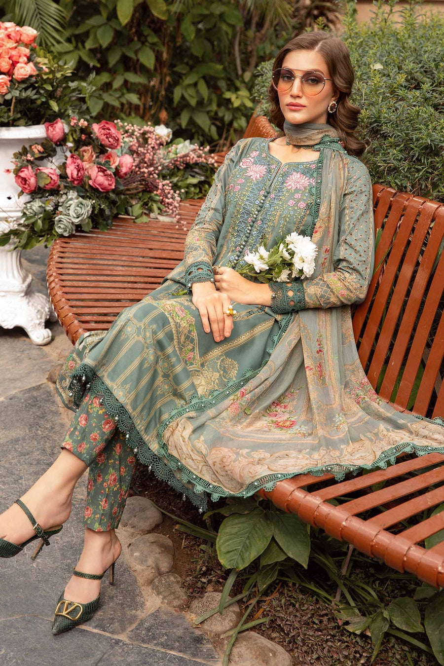 Maria.B M.Prints Unstitched Embroidered Lawn 3Pc Suit MPT-2104-B