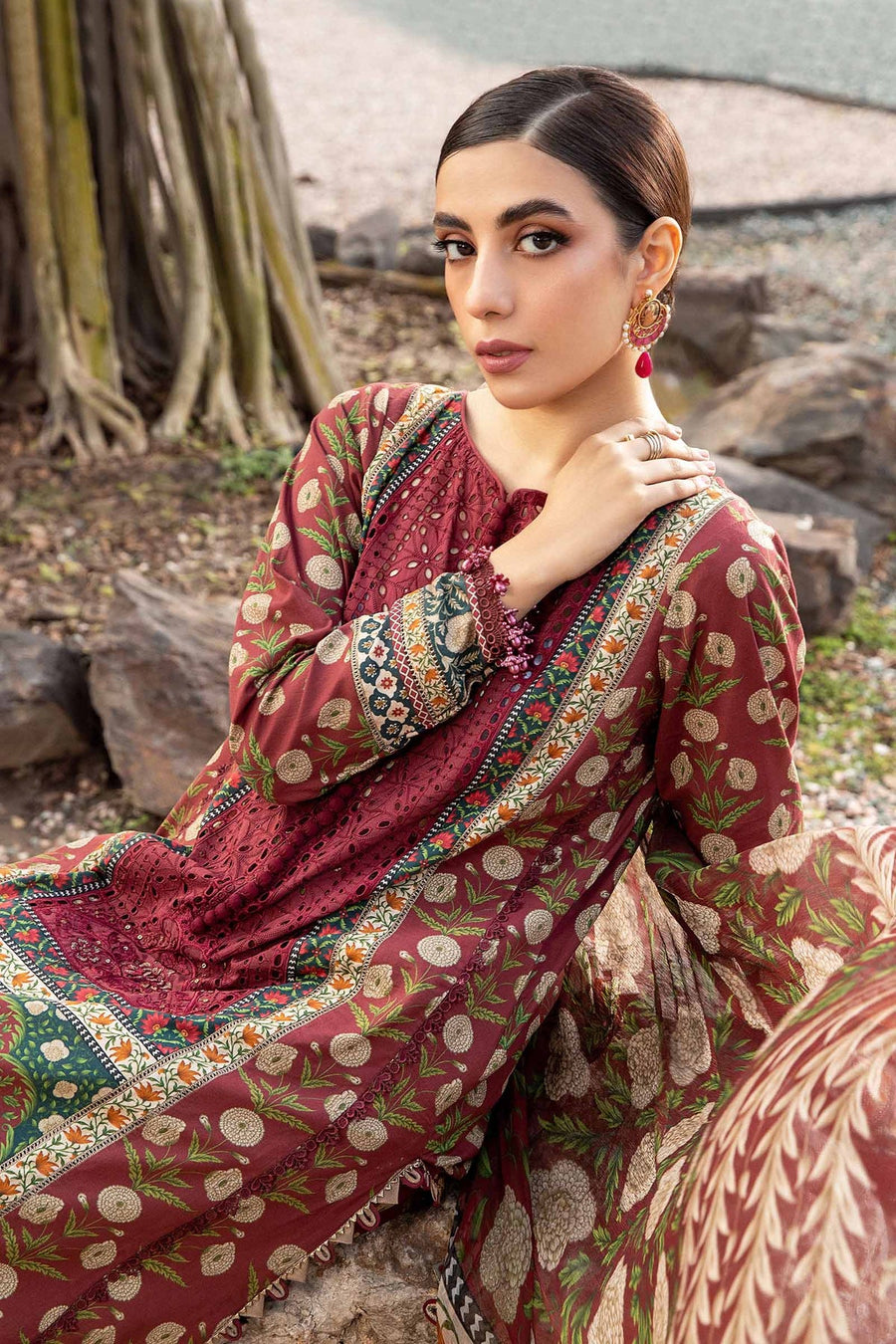 Maria.B M.Prints Unstitched Embroidered Lawn 3Pc Suit MPT-2114-B