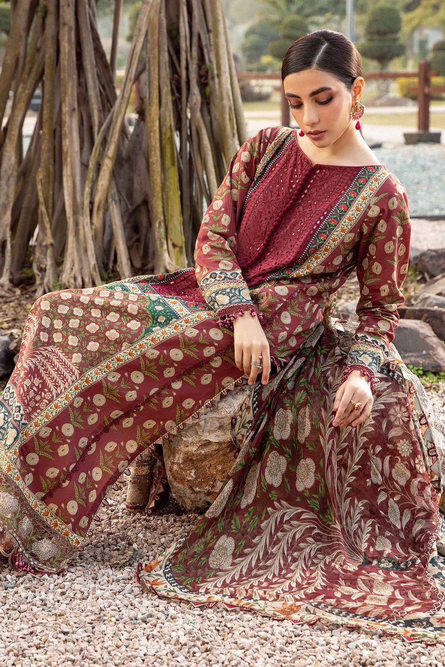 Maria.B M.Prints Unstitched Embroidered Lawn 3Pc Suit MPT-2114-B
