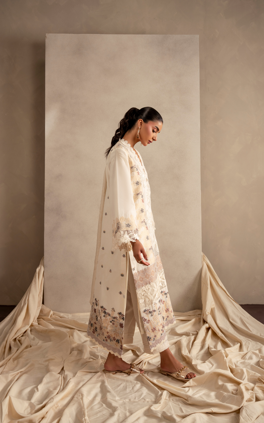 Asifa & Nabeel Meraki Embroidered Lawn Unstitched 3Pc Suit MSSL-09 Cloud Nine