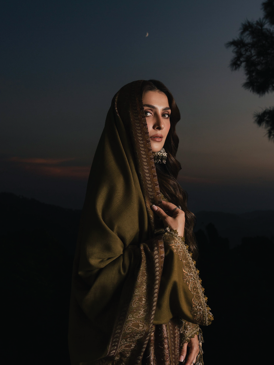 IZEL Musafir Embroidered Italian Woolen Unstitched 3Pc Suit - Mayal