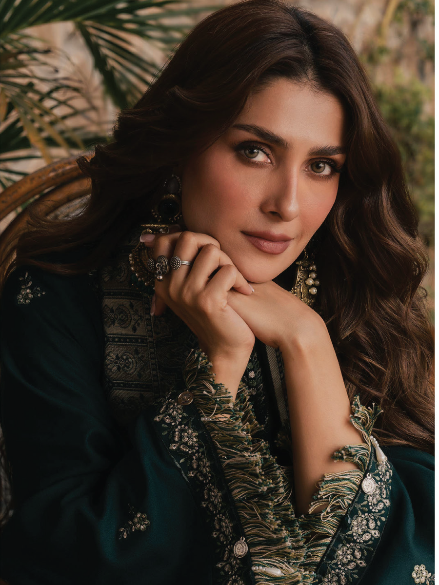 IZEL Musafir Embroidered Italian Woolen Unstitched 3Pc Suit - Aveen
