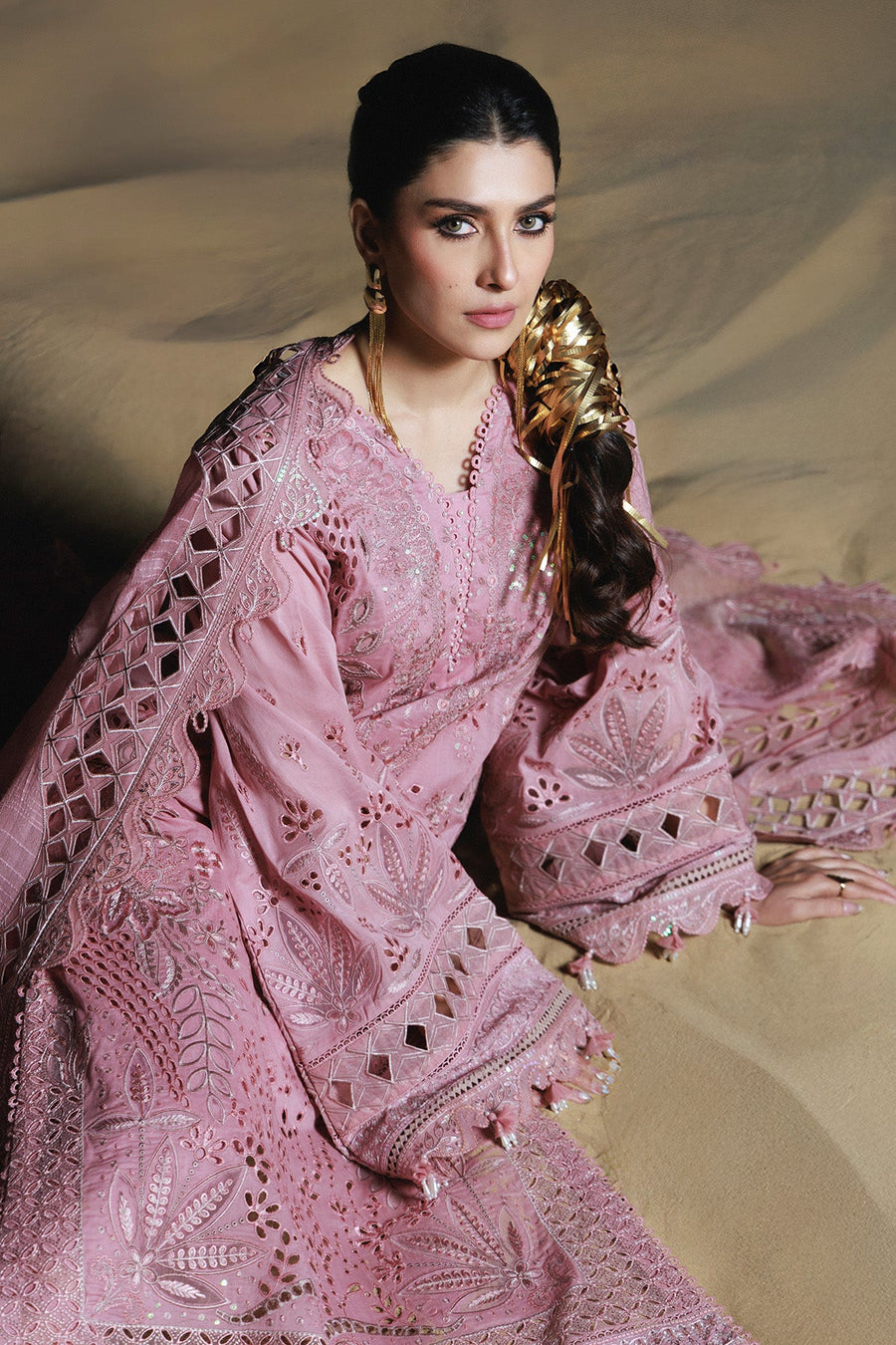 NUREH Aman Embroidered Luxury Lawn Unstitched 3Pc Suit NE-232