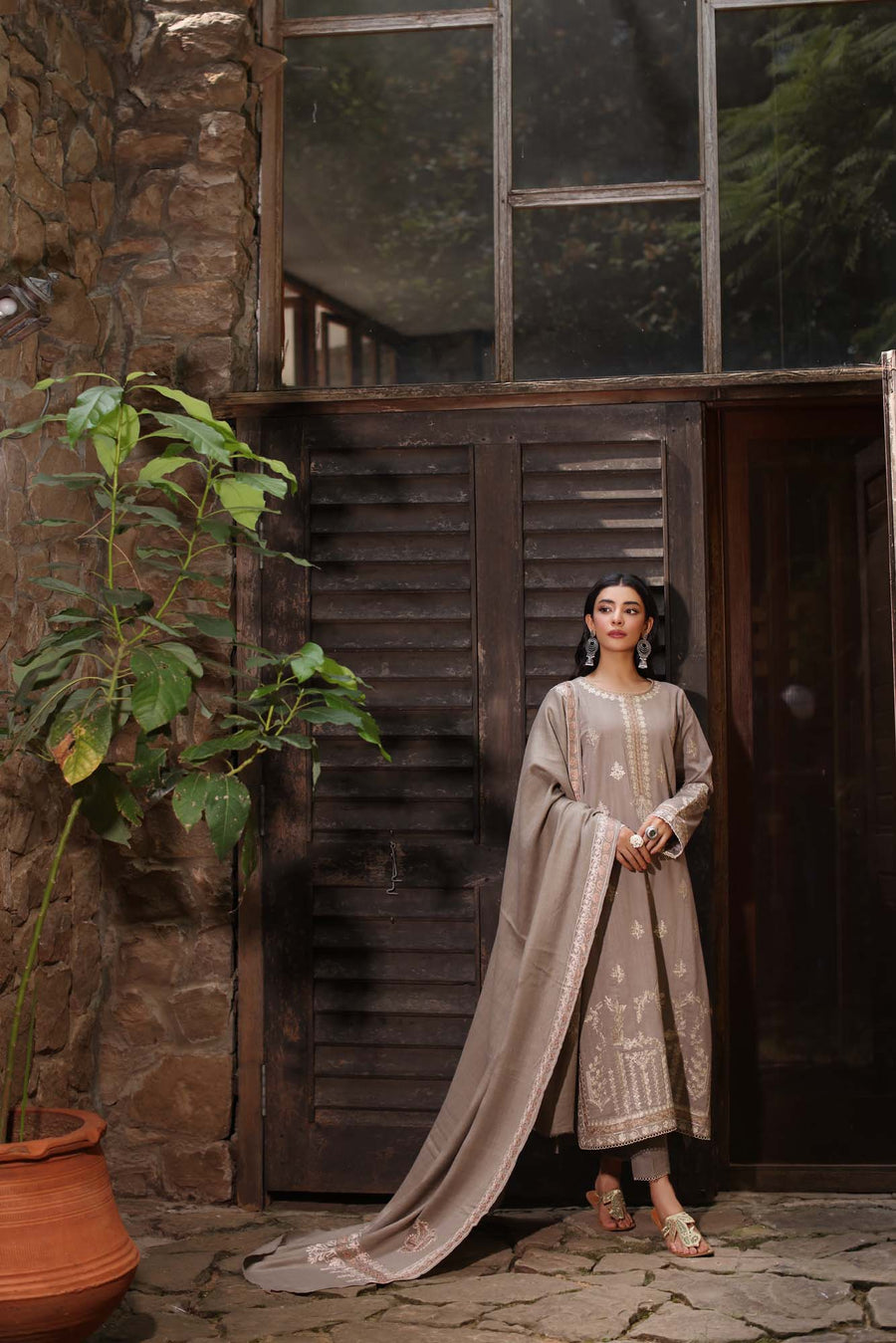 Noor by Saadia Asad Suzaankari Embroidered Khaddar Unstitched 3Pc Suit D-07 Zeenaz