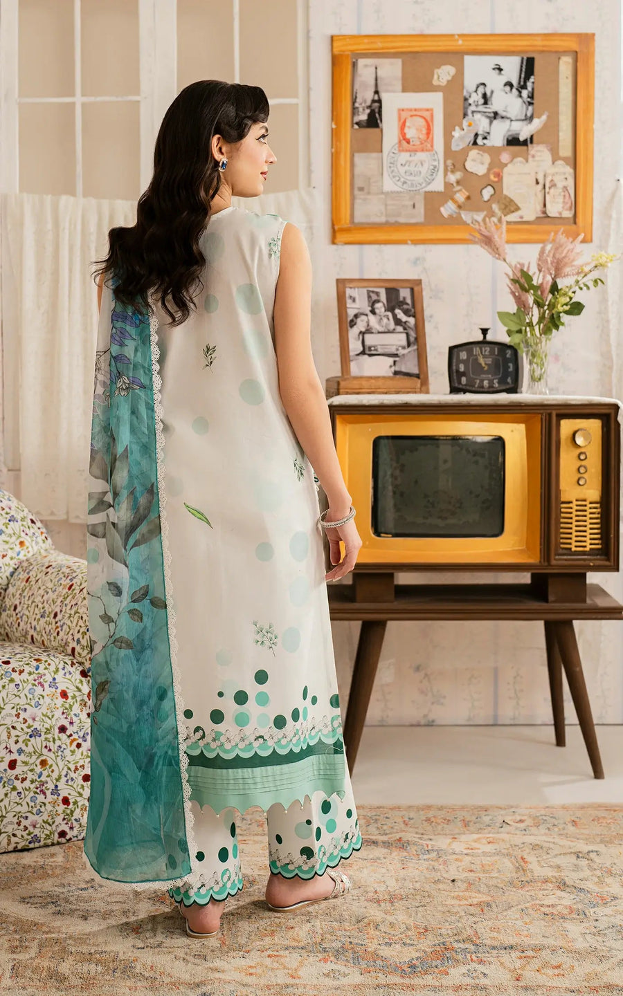 Asifa & Nabeel Meraki Vintage Embroidered Lawn Unstitched 3Pc Suit MVL25-15 Nazneen