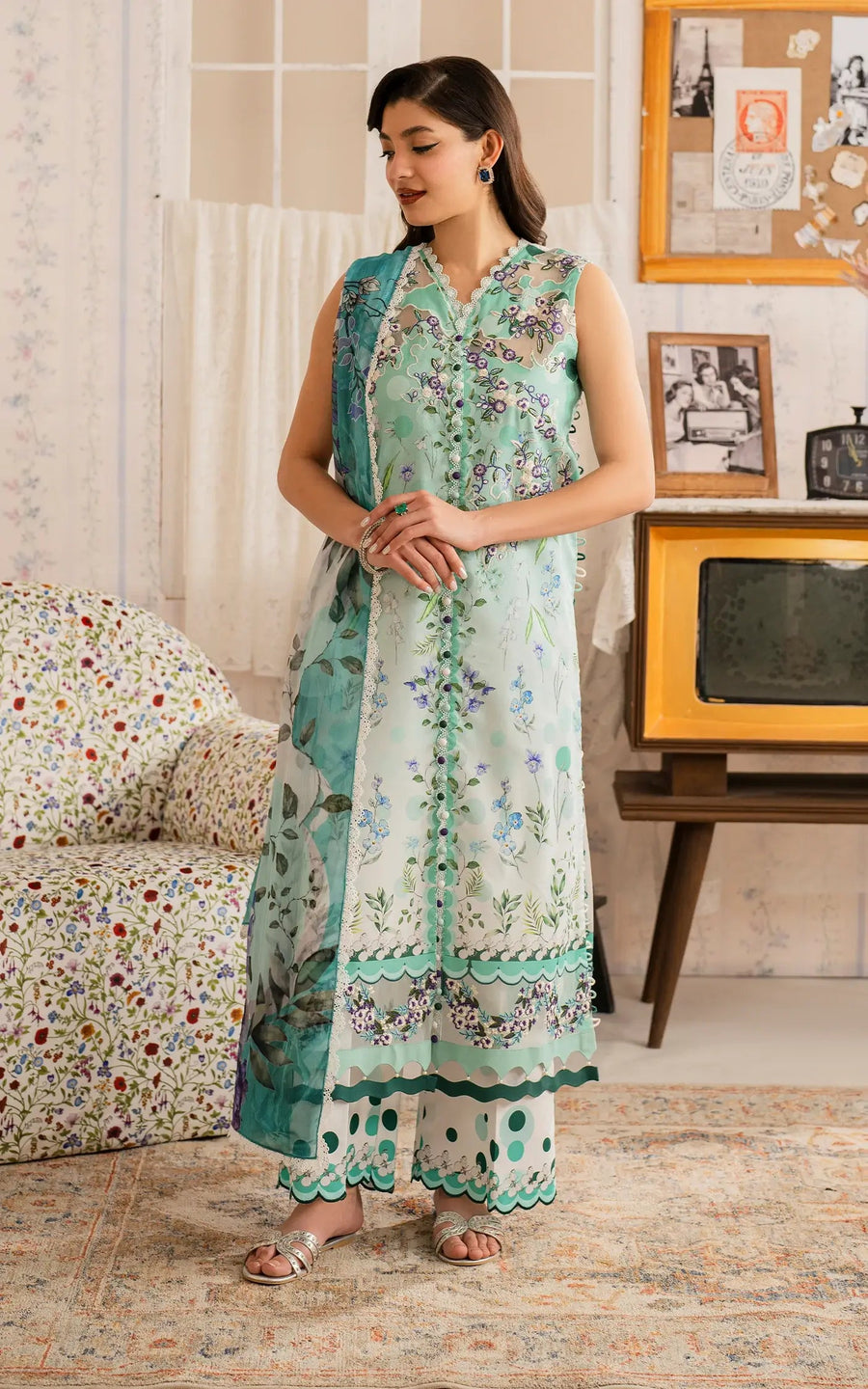 Asifa & Nabeel Meraki Vintage Embroidered Lawn Unstitched 3Pc Suit MVL25-15 Nazneen