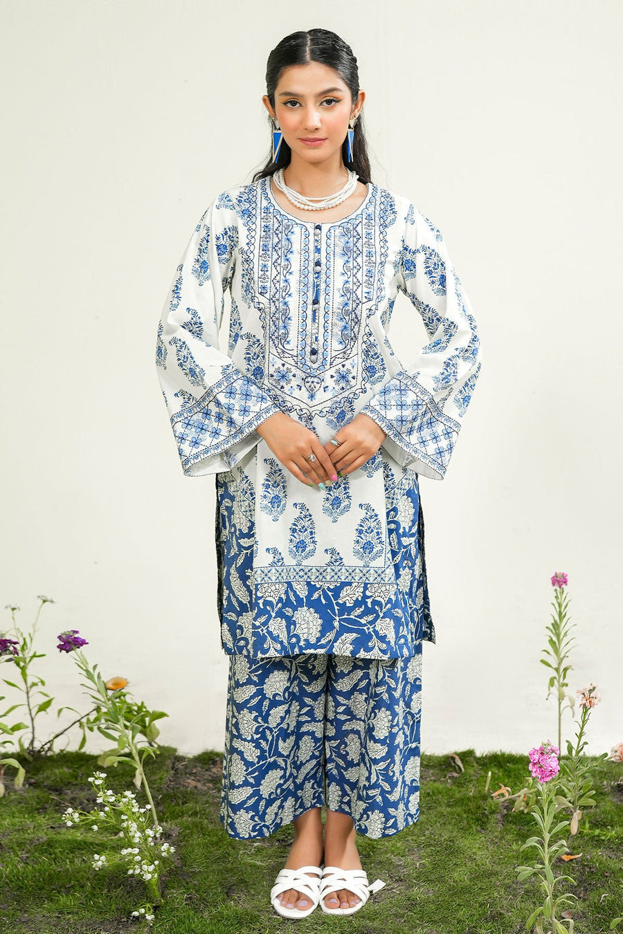 Safwa Embroidered Lawn Pret 2Pc Suit ( Ready To Wear ) P000915