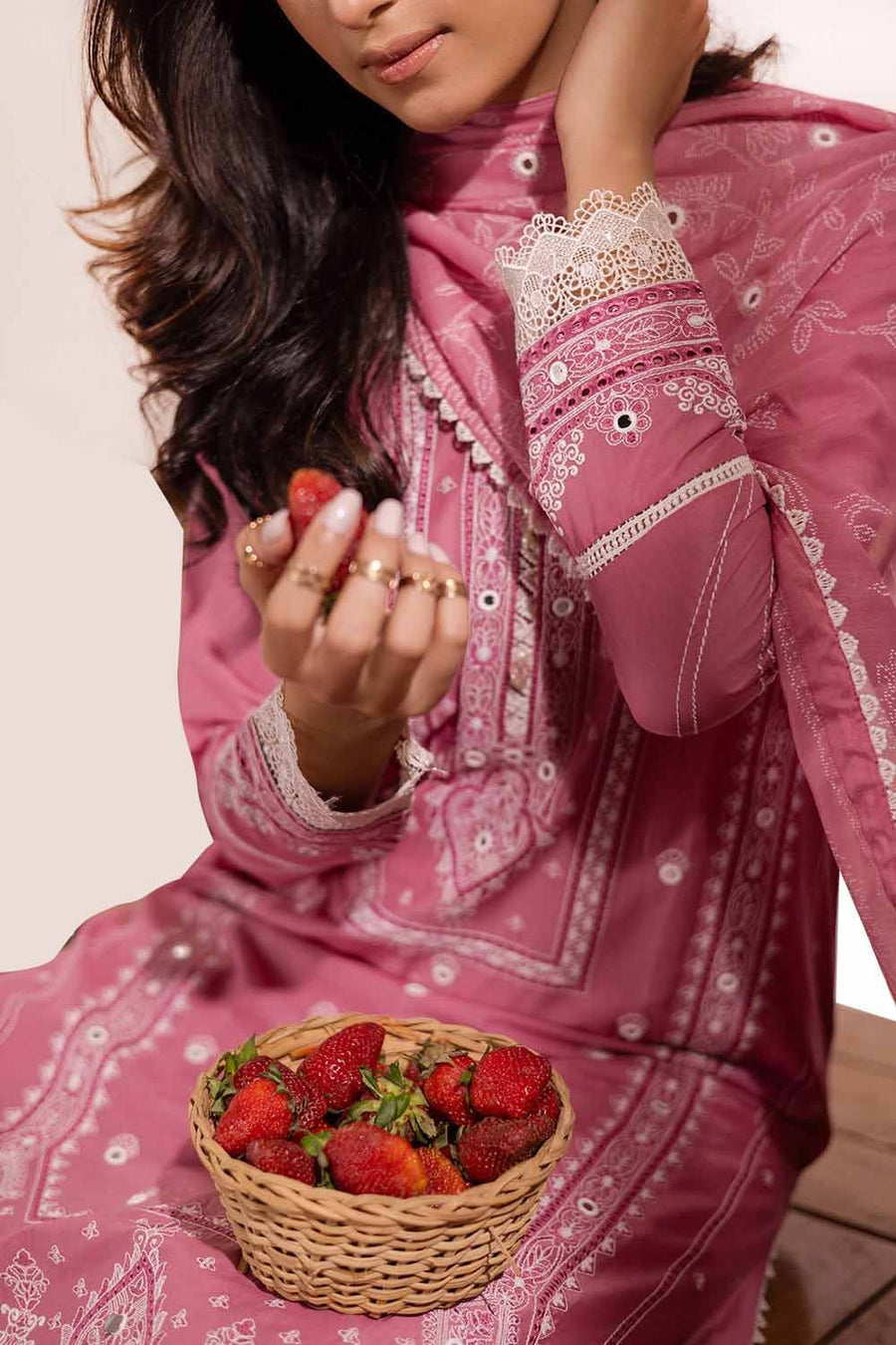 Gul Ahmed Embroidered Lawn Unstitched 3Pc Suit PC-42012
