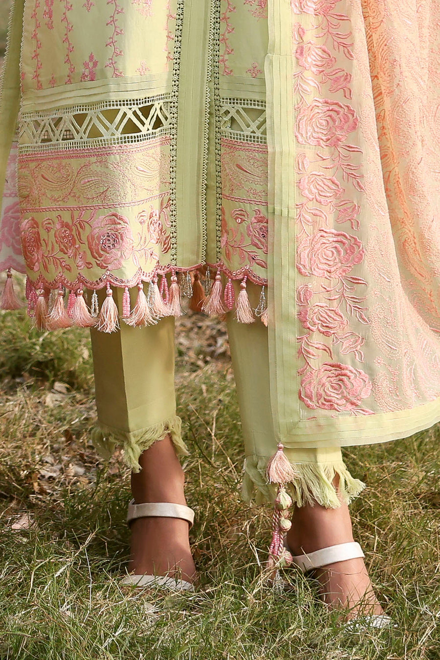Gul Ahmed Luxury Lawn Unstitched Embroidered 3Pc Suit PM-62016