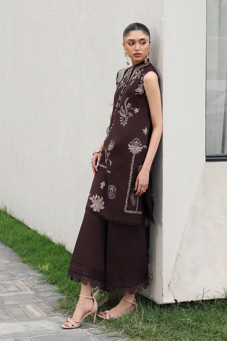 Qalamkar Qline Embroidered Lawn Unstitched 3Pc Suit QKL-15 YASRA