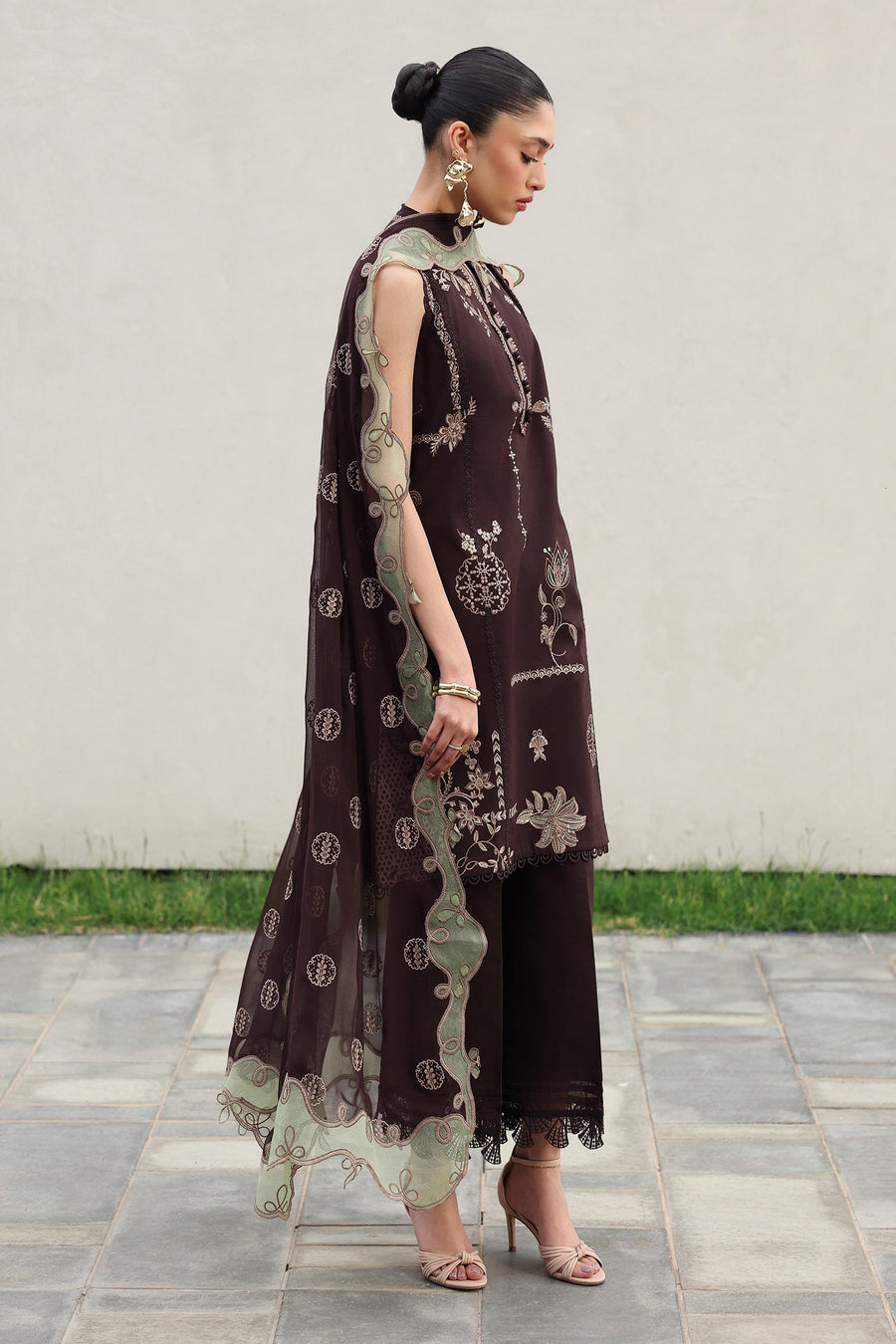 Qalamkar Qline Embroidered Lawn Unstitched 3Pc Suit QKL-15 YASRA
