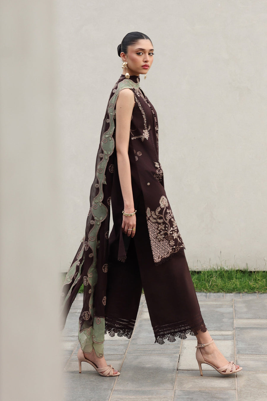 Qalamkar Qline Embroidered Lawn Unstitched 3Pc Suit QKL-15 YASRA