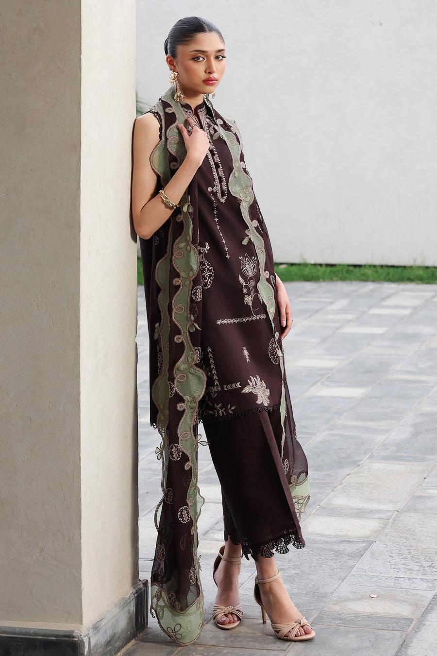 Qalamkar Qline Embroidered Lawn Unstitched 3Pc Suit QKL-15 YASRA