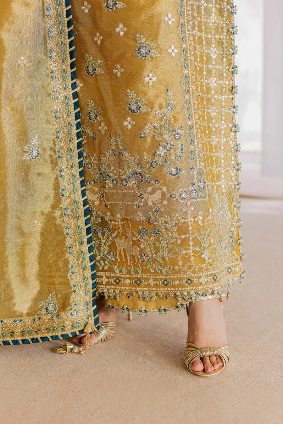 Rang Rasiya Chatoyer Embroidered Zari Tissue Unstitched 3Pc Suit - Dora