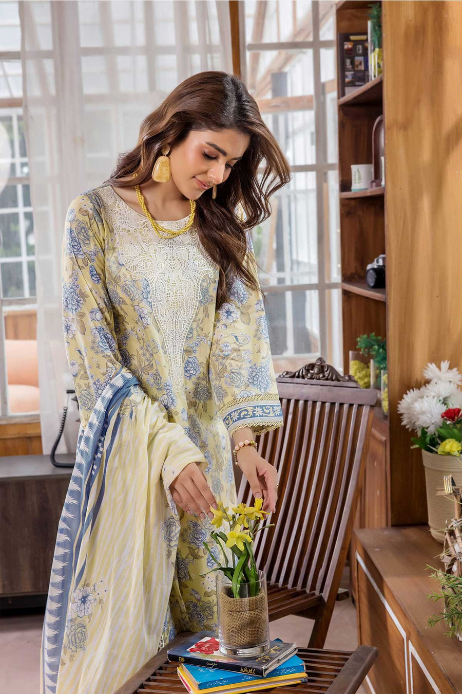 Safwa Smile Vol-02 Embroidered Lawn Unstitched 3Pc Suit RRY-107