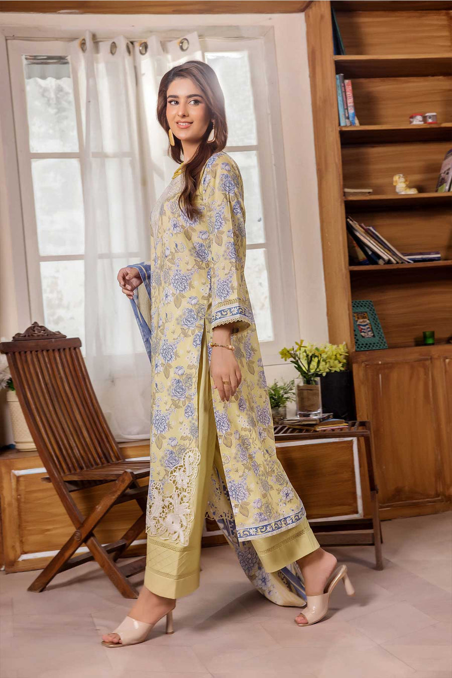Safwa Smile Vol-02 Embroidered Lawn Unstitched 3Pc Suit RRY-107
