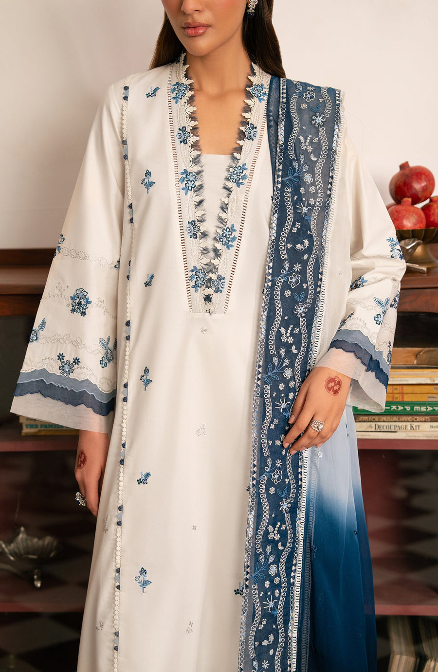 Seran Lamhay Embroidered Lawn Unstitched 3Pc Suit D-06 RAEN