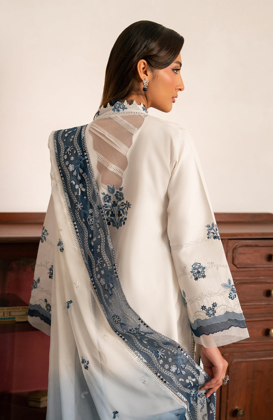 Seran Lamhay Embroidered Lawn Unstitched 3Pc Suit D-06 RAEN