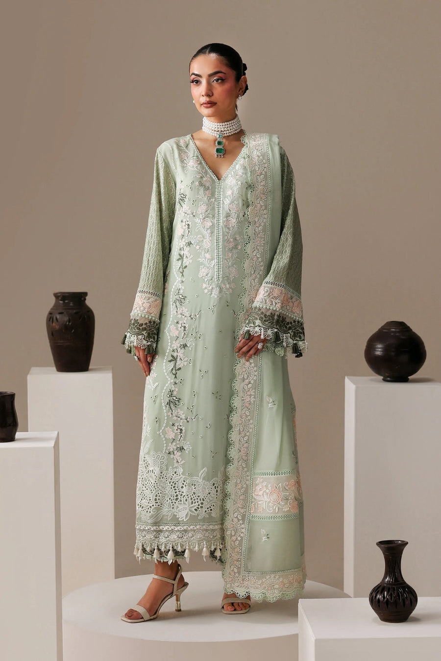 Imrozia Serene Luxe Noire Embroidered Georgette Unstitched 3Pc Suit S-1098 Cléophée