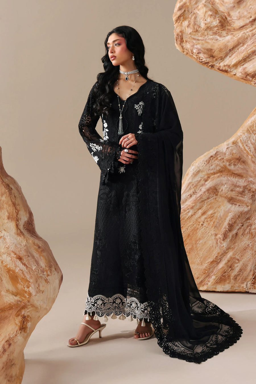 Imrozia Serene Luxe Noire Embroidered Georgette Unstitched 3Pc Suit S-1103 Noémie