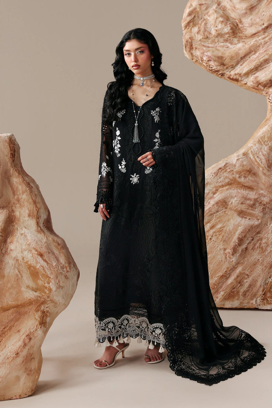 Imrozia Serene Luxe Noire Embroidered Georgette Unstitched 3Pc Suit S-1103 Noémie