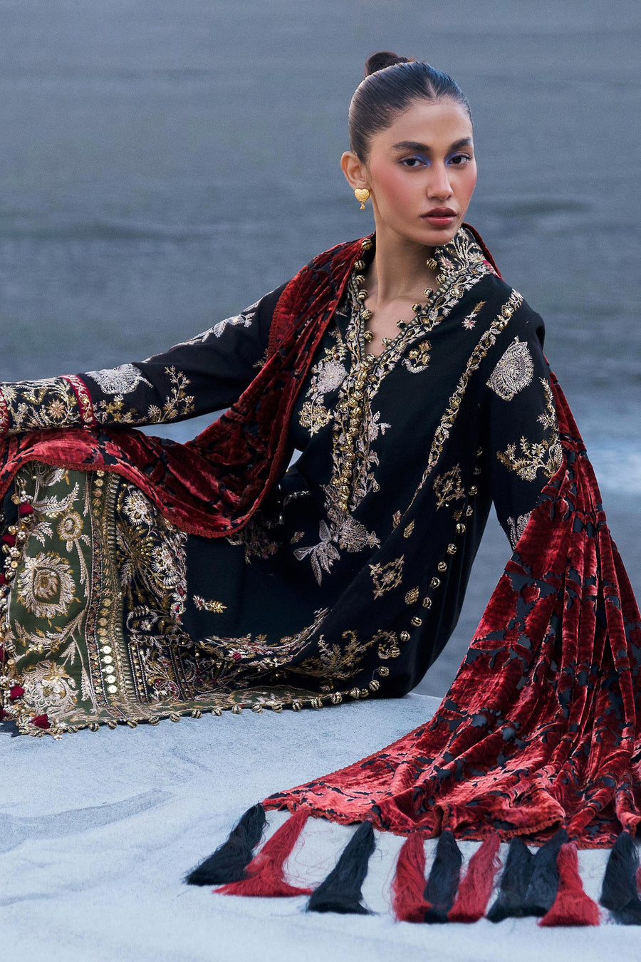 Sana Safinaz Luxury Winter Embroidered Slub Unstitched 3Pc Suit S241-001A